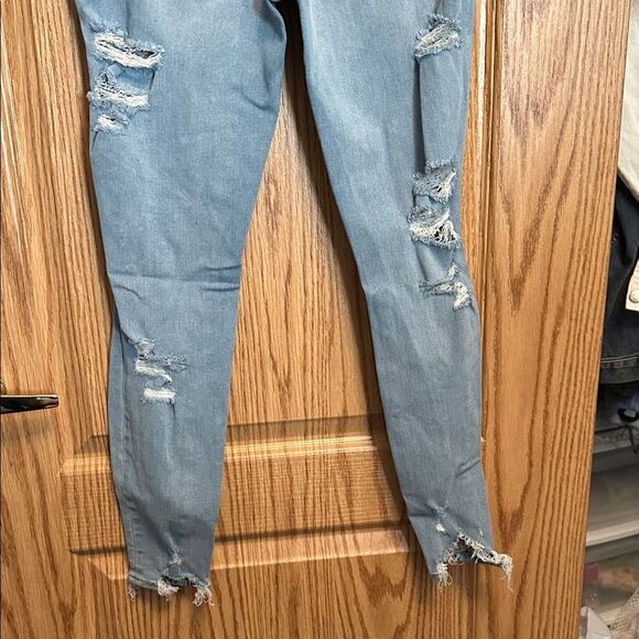 American Eagle Outfitters Women's Light Blue Ripped Skinny Jeans size 4 - Picture 5 of 6